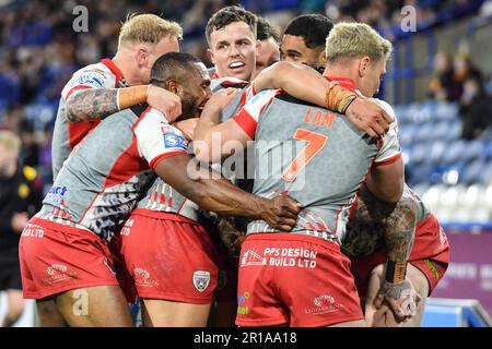 Huddersfield, Inghilterra - 12th maggio 2023 - i giocatori di Leigh Leopardi celebrano la prova di Josh Charnley. Rugby League Betfred Super League Round 12, Huddersfield Giants vs Leigh Leopards al John Smith's Stadium, Huddersfield, Regno Unito Credit: Dean Williams/Alamy Live News Foto Stock