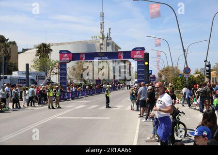 Pescara Italia, 05 07 2023 arrivo del giro d’Italia 2023 a Pescara: Remco Evenepoel vince la prima tappa e indossa la maglia rosa. Foto Stock