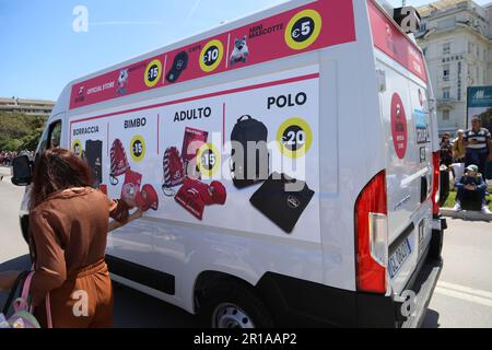 Pescara Italia, 05 07 2023 arrivo del giro d’Italia 2023 a Pescara: Remco Evenepoel vince la prima tappa e indossa la maglia rosa. Foto Stock