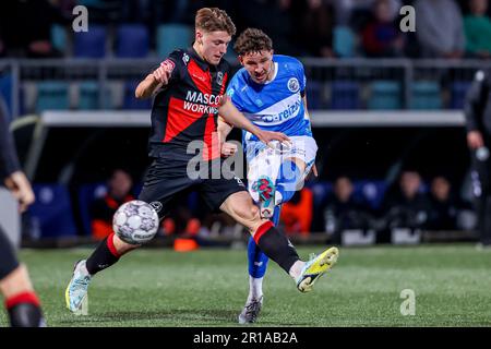 Den Bosch, Paesi Bassi. 12th maggio, 2023. DEN BOSCH, PAESI BASSI - 12 MAGGIO: Tomas Kalinauskas del FC Den Bosch spara per segnare durante la partita di Keuken Kampioen Divisie tra il FC Den Bosch e l'Almere City FC allo Stadion De Vliert il 12 maggio 2023 a Den Bosch, Paesi Bassi (Foto di ben Gal/ Orange Pictures) Credit: Orange Pics BV/Alamy Live News Foto Stock
