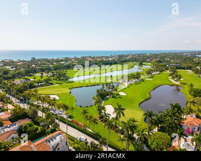 palm Beach, FL, USA - 11 maggio 2023: Foto aerea The Everglades Golf Club Palm Beach FL Foto Stock