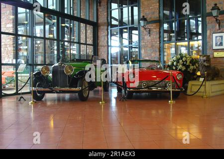 ISTANBUL, TURCHIA - 08 SETTEMBRE 2012: Auto classiche nel Museo industriale Rahmi M. Koc. Il museo di Koc ha una delle più grandi collezioni di auto in T Foto Stock