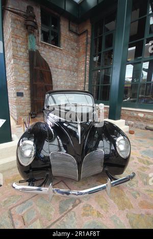 ISTANBUL, TURCHIA - 08 SETTEMBRE 2012: Auto classiche nel Museo industriale Rahmi M. Koc. Il museo di Koc ha una delle più grandi collezioni di auto in T Foto Stock