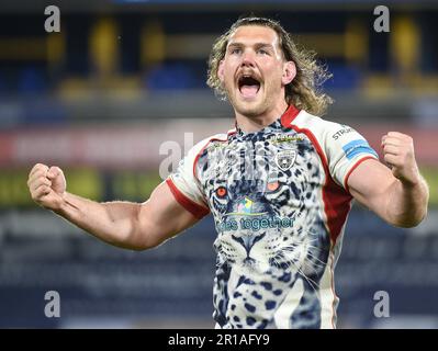 Huddersfield, Inghilterra - 12th maggio 2023 - Robbie Mulhern di Leigh Leopardi celebra la vittoria. Rugby League Betfred Super League Round 12, Huddersfield Giants vs Leigh Leopards al John Smith's Stadium, Huddersfield, Regno Unito Credit: Dean Williams/Alamy Live News Foto Stock