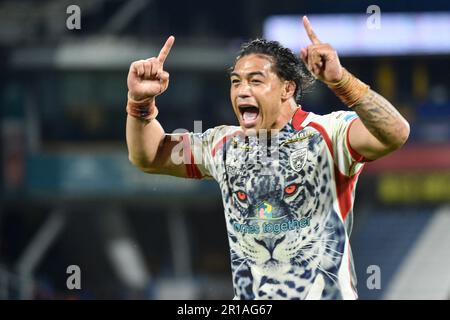 Huddersfield, Inghilterra - 12th maggio 2023 - Tom Amone di Leigh Leopardi celebra la vittoria. Rugby League Betfred Super League Round 12, Huddersfield Giants vs Leigh Leopards al John Smith's Stadium, Huddersfield, Regno Unito Credit: Dean Williams/Alamy Live News Foto Stock