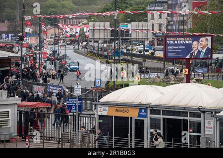 Istanbul, Turchia. 12th maggio, 2023. Il poster con le foto del candidato presidenziale, del presidente della Repubblica di Turchia Recep Tayyip Erdogan e del vice candidato di Istanbul, ministro degli interni Suleyman Soylu durante le campagne elettorali. Credit: SOPA Images Limited/Alamy Live News Foto Stock