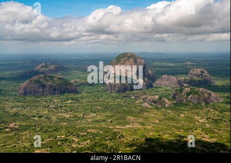 Vista del paesaggio che circonda Nampula, Mozambico. Vista aerea. Foto Stock