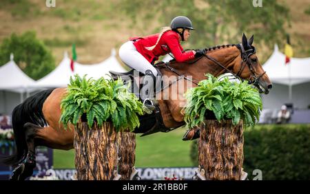 Il pilota del team Canada Jacqueline Steffens-Daly ha concluso il terzo round del 1,45m alla FEI Nations Cup di San Juan Capistrano, USA, il 12 maggio 2023. Foto Stock