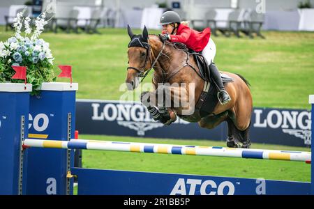 Il pilota del team Canada Jacqueline Steffens-Daly ha concluso il terzo round del 1,45m alla FEI Nations Cup di San Juan Capistrano, USA, il 12 maggio 2023. Foto Stock