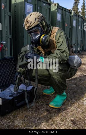 STATI UNITI Marines with Headquarters Company, Chemical Biological ...