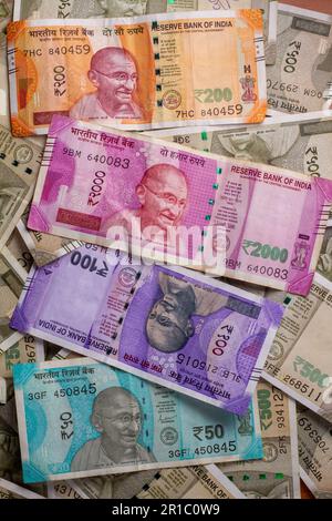 Nuova valuta indiana 2000-500-200-100-50-10 contesto. rupia indiana. Foto Stock