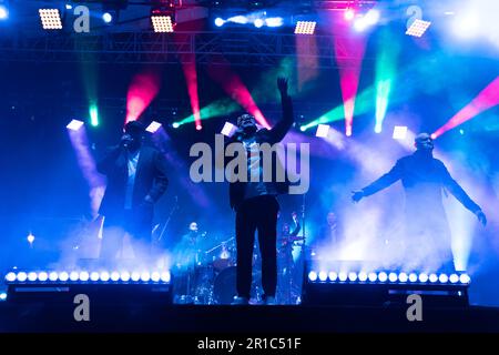 Danza con il Concerto della Madre, Città del Messico, Messico. 12th maggio, 2023. Los Van Van si esibiscono a un pubblico di 16.000 persone. Credit: Lexie Harrison-Cripps/Alamy Live News Foto Stock