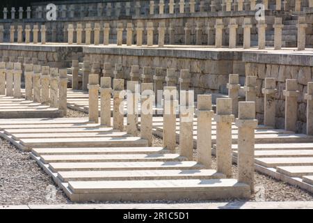 Cimitero dove soldati polacchi che sono morti nella II Guerra Mondiale sono sepolti vicino a Montecassino abbey, Italia Foto Stock