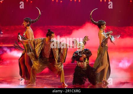 Liverpool, Regno Unito. 12 maggio 2023 . Pasha Parfeni in rappresentanza della Moldova ha mostrato di esibirsi sul palco alla prova di vestito per la Grande finale del Concorso di canzoni Eurovision tenutosi presso la M&S Bank Arena. Credit: Alan D West/EMPICS/Alamy Live News Foto Stock