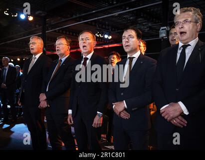 HOUTEN - il presidente del partito Kees van der Staaij canta il Wilhelmus durante il giorno della festa del PSC. ANP RAMON VAN FLYMEN olanda fuori - belgio fuori Foto Stock