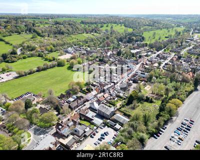 Strade e strade Great Missenden Village Buckinghamshire UK drone, aereo, vista Foto Stock