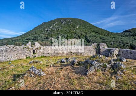 Castello Bizantino di Gardiki, 13th ° secolo, mura, resti di strutture all'interno, Corfù, Grecia Foto Stock