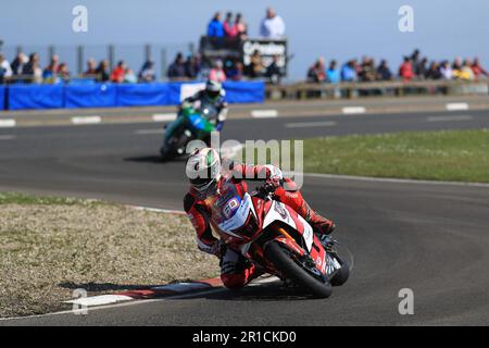 13th maggio 2023: FonaCAB Nichols OilsNorth West 200, Portrush, Antrim, Irlanda del Nord: North West 200 Race Day 2023: Peter Hickman (Yamaha - PHR Performance) in azione durante la gara SuperTwin Foto Stock