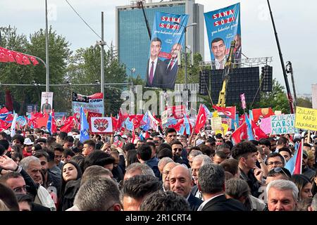 Urus Martan, Russia. 12th maggio, 2023. TURCHIA, ANKARA - 12 MAGGIO 2023: La gente partecipa a una protesta condotta dall'opposizione turca. Al rally partecipano membri del Partito popolare Repubblicano e del candidato turco all'opposizione Kemal Kilicdaroglu. Le elezioni presidenziali turche del 2023 sono previste per il 14 maggio 2023. TASS Credit: Abaca Press/Alamy Live News Foto Stock