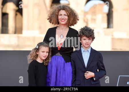 Ginevra Elkann partecipa con i suoi figli alla prima del film 'Fast X', il decimo film della saga Fast & Furious, al Colosseo di Roma (Italia), maggio 12th Foto Stock