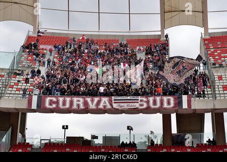 Bari, Italia. 13th maggio, 2023. Stadio San Nicola, Bari, Italia, 13 maggio 2023, Tifosi di Reggina 1914 durante SSC Bari vs Reggina 1914 - Calcio Italiano Serie B Match Credit: Live Media Publishing Group/Alamy Live News Foto Stock