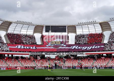 Bari, Italia. 13th maggio, 2023. Tifosi di SSC Bari durante SSC Bari vs Reggina 1914, partita italiana di calcio Serie B a Bari, 13 2023 maggio Credit: Independent Photo Agency/Alamy Live News Foto Stock