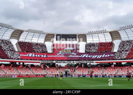 Bari, Italia. 13th maggio, 2023. Tifosi di SSC Bari durante SSC Bari vs Reggina 1914, partita italiana di calcio Serie B a Bari, 13 2023 maggio Credit: Independent Photo Agency/Alamy Live News Foto Stock