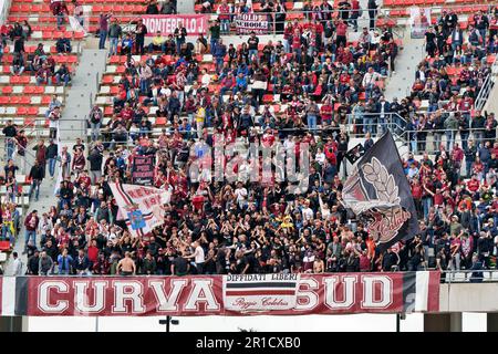 Bari, Italia. 13th maggio, 2023. Stadio San Nicola, Bari, Italia, 13 maggio 2023, Tifosi di Reggina 1914 durante SSC Bari vs Reggina 1914 - Calcio Italiano Serie B Match Credit: Live Media Publishing Group/Alamy Live News Foto Stock