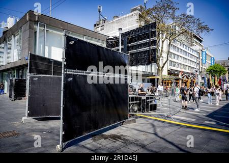 ROTTERDAM - preparativi su Stadshuisplein e di fronte al municipio per la prossima partita tra Feyenoord e Go Ahead Eagles. Feyenoord può diventare campione durante la partita. ANP ROBIN UTRECHT olanda fuori - belgio fuori Foto Stock