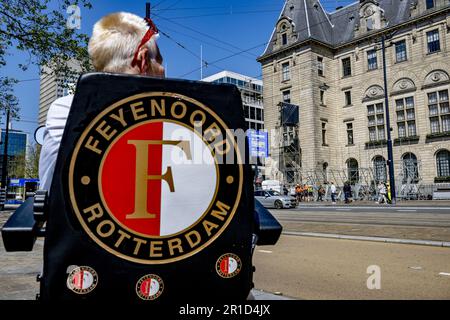 ROTTERDAM - preparativi su Stadshuisplein e di fronte al municipio per la prossima partita tra Feyenoord e Go Ahead Eagles. Feyenoord può diventare campione durante la partita. ANP ROBIN UTRECHT olanda fuori - belgio fuori Foto Stock