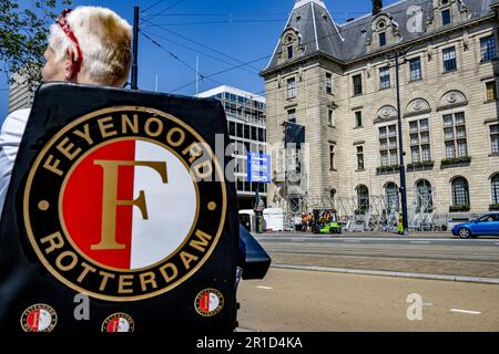 ROTTERDAM - preparativi su Stadshuisplein e di fronte al municipio per la prossima partita tra Feyenoord e Go Ahead Eagles. Feyenoord può diventare campione durante la partita. ANP ROBIN UTRECHT olanda fuori - belgio fuori Foto Stock