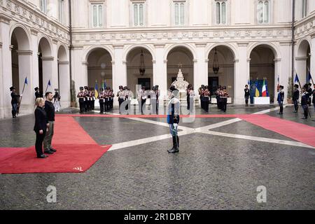 Roma, Italia. 13th maggio, 2023. ROMA - il primo Ministro, Giorgia Meloni, incontra il Presidente dell'Ucraina Volodymyr Zelensky. All'arrivo, il presidente ucraino è stato accolto nel cortile di Palazzo Chigi. Editoriale solo uso Credit: Independent Photo Agency/Alamy Live News Foto Stock