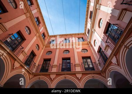 Cortile porticato al Palazzo Vescovile (Palazzo Episcopale) - Malaga, Andalusia, Spagna Foto Stock