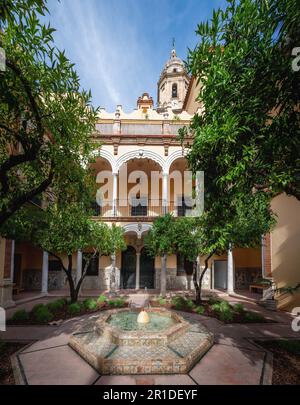 Giardino privato cortile interno al Palazzo Vescovile (Palazzo Episcopale) - Malaga, Andalusia, Spagna Foto Stock
