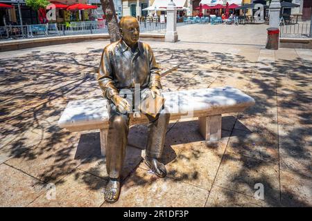 Statua di Pablo Picasso in Plaza de la Merced - Malaga, Andalusia, Spagna Foto Stock