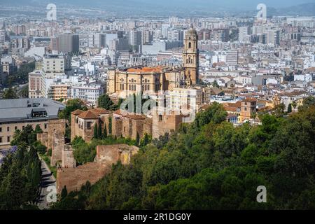 Cattedrale di Malaga e Fortezza di Alcazaba Vista aerea - Malaga, Andalusia, Spagna Foto Stock