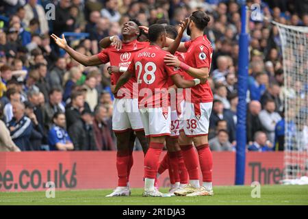 Londra, Regno Unito. 13th maggio, 2023. GOL Taiwo Awoniyi della Foresta di Nottingham apre il punteggio durante la partita Chelsea vs Nottingham Forest Premier League allo Stamford Bridge London Credit: MARTIN DALTON/Alamy Live News Foto Stock