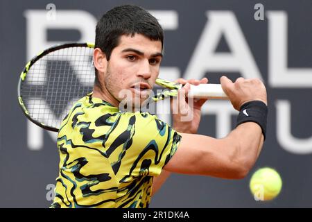 Roma, Italia. 13th maggio, 2023. Carlos Alcaraz di Spagna in azione durante la sua partita contro Albert Ramos-Vinolas di Spagna al torneo di tennis Internazionale BNL d'Italia al Foro Italico di Roma il 13th maggio 2023. Credit: Insidefoto di andrea staccioli/Alamy Live News Foto Stock