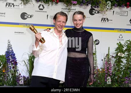 Felix Kammerer und Luna Wedler bei der 73. Verleihung des Deutschen Filmpreises 2023 im Theater am Potsdamer Platz. Berlino, 12.05.2023 Foto Stock