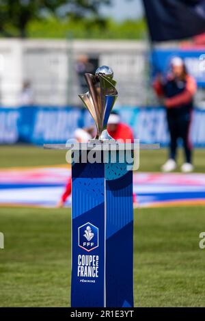 Orleans, Francia. 13th maggio, 2023. Il Trofeo ufficiale davanti alla Coppa di Francia delle Donne, finale di calcio tra Olympique Lyonnais e Parigi Saint-Germain il 13 maggio 2023 allo Stade de la Source di Orleans, Francia - Foto Melanie Laurent/A2M Sport Consulting/DPPI Credit: DPPI Media/Alamy Live News Foto Stock