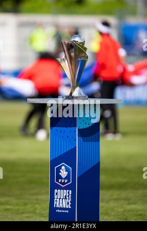 Orleans, Francia. 13th maggio, 2023. Il Trofeo ufficiale davanti alla Coppa di Francia delle Donne, finale di calcio tra Olympique Lyonnais e Parigi Saint-Germain il 13 maggio 2023 allo Stade de la Source di Orleans, Francia - Foto Melanie Laurent/A2M Sport Consulting/DPPI Credit: DPPI Media/Alamy Live News Foto Stock