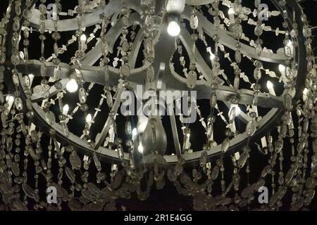 Un lampadario fatto di cristalli di sale nella miniera di sale di Wieliczka, Cracovia, Polonia Foto Stock