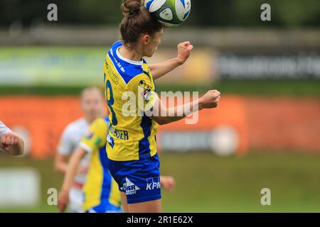 Julia Kappenberger (18° Vienna FC) dirige una palla durante il Planet pure Frauen Bundesliga Match USV Neulengbach vs primo Vienna FC a Wienerwald Stadion Neulengbach (Tom Seiss/ SPP) Credit: SPP Sport Press Photo. /Alamy Live News Foto Stock