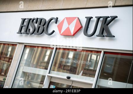 Londra, Regno Unito. 11th maggio, 2023. Un segno di negozio di HSBC UK Bank, il 07 maggio 2023 a Londra, Inghilterra. Photo by David Niviere/ABACAPRESS.COM Credit: Abaca Press/Alamy Live News Foto Stock
