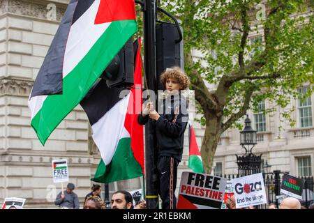 Londra, Regno Unito. 13th maggio, 2023. Libera Palestina, fine Apartheid, fine della manifestazione di occupazione nel centro di Londra. Manifestazione commemorativa del 75th° anniversario della Nakba, il processo di pulizia etnica, colonizzazione e espropriazione che ha visto oltre 750.000 palestinesi cacciati in esilio e più di 500 città e villaggi cancellati dalla mappa. Credit: Karl Black/Alamy Live News Foto Stock