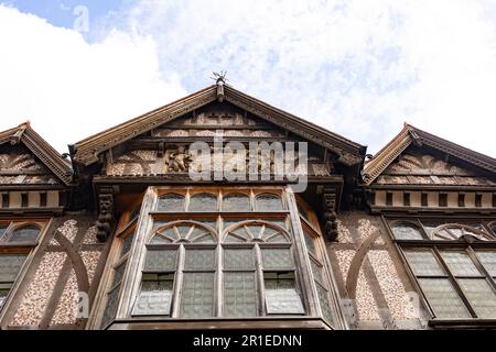 Canterbury, Kent, regno unito, 22, agosto 2022 facciata della Beaney House of Art and Knowledge, il museo centrale, biblioteca e galleria d'arte del Foto Stock