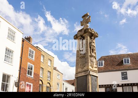 Canterbury, Kent, regno unito, 22, 2022 agosto: Ingresso al War Memorial e alla cattedrale presso la piazza del mercato del burro al mattino. Canterbury è una storia Foto Stock