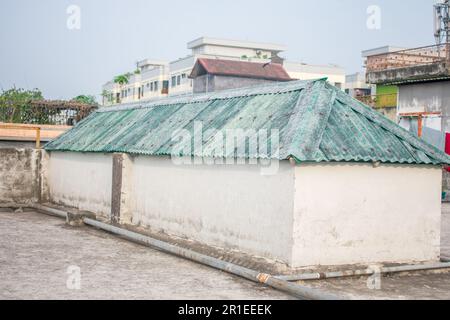 Capannone sul tetto di un edificio Foto Stock