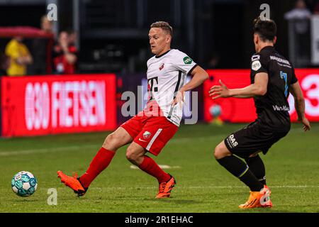 Utrecht, Paesi Bassi. 13th maggio, 2023. UTRECHT, PAESI BASSI - 13 MAGGIO: Jens Toornstra del FC Utrecht, Julen Lobete della RKC Waalwijk durante la partita olandese di Eredivie tra il FC Utrecht e la RKC Waalwijk allo Stadion Galgenwaard il 13 maggio 2023 a Utrecht, Paesi Bassi (Foto di ben Gal/Orange Pictures) Credit: Orange Pics BV/Alamy Live News Foto Stock