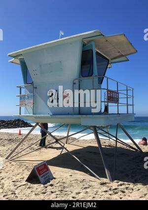 Torre del bagnino a Carlsbad state Beach a Carlsbad, California, USA Foto Stock